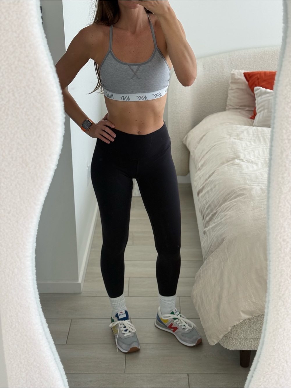 ALO Yoga High-Waist Black Leggings - Picture 4 of 7